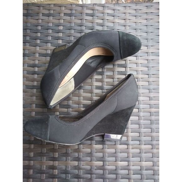 Tory Burch Wedge Heels Size 5 1/2 - Picture 3 of 9